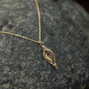 Collana BRONZE VULVA YONI, collana yoni, collana vulva, fusione di bronzo, gioielli vulva, ciondolo yoni, femminismo, 8M, gioielli di potere femminile