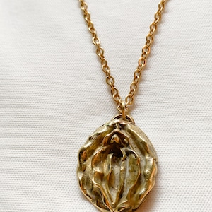 Collana BRONZE FLOWER VULVA, collana yoni, collana vulva, fusione di bronzo, gioielli vulva, ciondolo yoni, femminismo, 8M, potere femminile