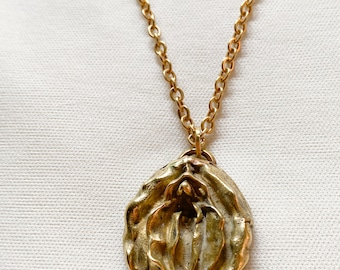 BRONZE FLOWER VULVA necklace, yoni necklace, vulva necklace, bronze casting, vulva jewelry, yoni pendant, feminism, 8M, female power