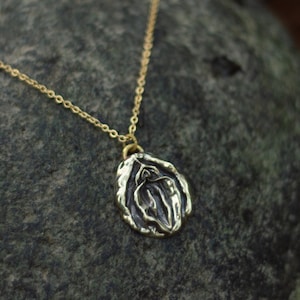 Collana VULVA FIORE D'ARGENTO, collana yoni, collana vulva, fusione argento 9,25, gioielli vulva, ciondolo yoni, femminismo, 8M, potere femminile