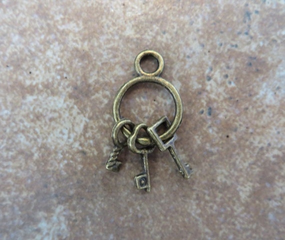 6 Mini Jailor's Key Charms 3 Keys on a Tiny Ring Bronze Tone Old Western  Charm Jewelry Craft Supplies 27mm