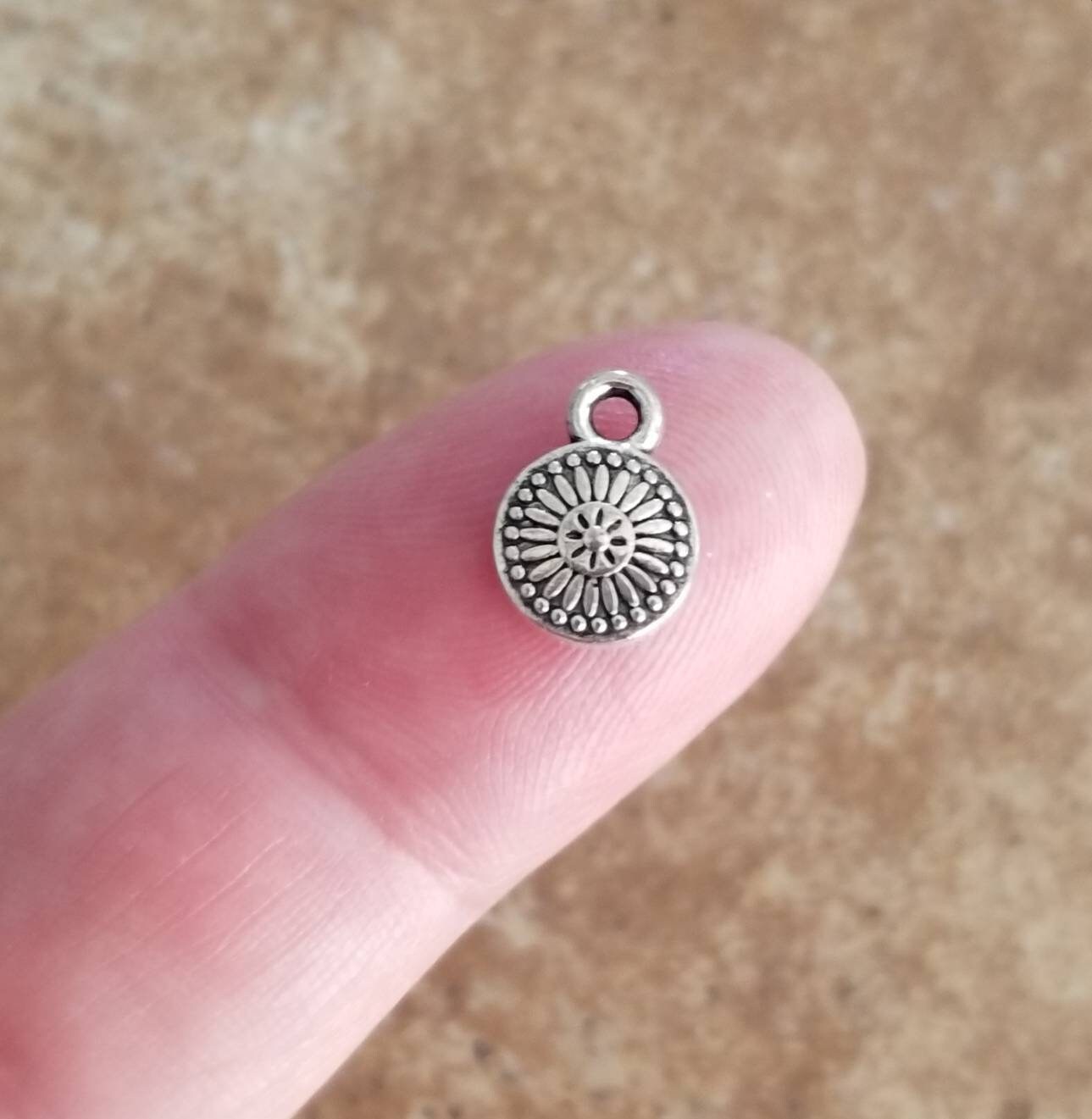 Small Rund Charm 12 Sweet Tiny Boho Charms Mini Ornate Circle Charms Extension Chain ...