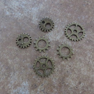 10 to 60 Assorted Little Gears Watch Clock Parts Mini Steampunk Mechanical BRONZE Tone Embellishments VERY SMALL More Variety Than Shown