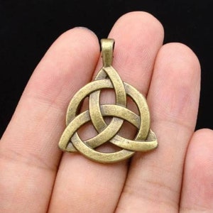 Celtic Knot Pendants Large Bronze Celtic Knot Charms Substantial Triquetra Pendants St. Patrick&#39;s Day Jewelry Supplies 35x27mm