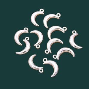 Beautiful Crescent Moon Charms Small 3D Well Crafted Silver Celestial Moons Wicca Night Sky Jewelry Supplies 18x9mm