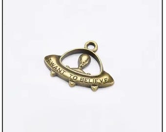 UFO Alien Large Charms Pendants I Want To Believe ET Is Anyone Out There Bronze Aliens Area 51 Jewelry Supplies 31x18x3 mm