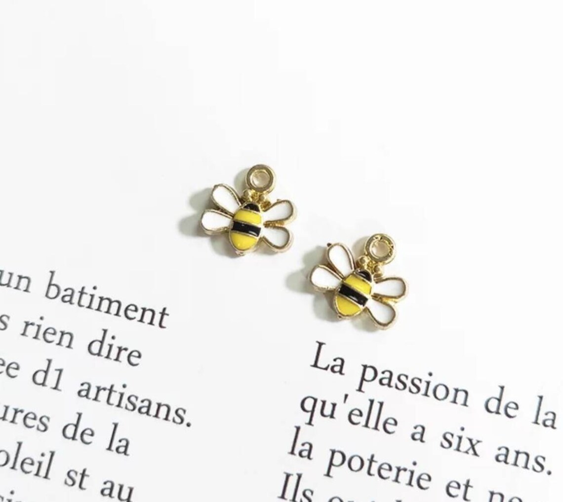 Adorable Enamel Daisy Charms Tiny Honey Bee Charms Colorful Etsy