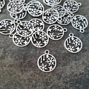 Christmas Charms Snowflake Charms Circle Charms with Snowflakes and Icicles Winter Charms Christmas Jewelry Supplies 20x16mm