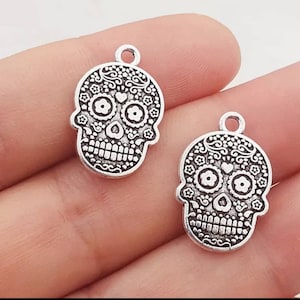Sugar Skull Charms Sugar Skull Pendants Dia de los Muertos with Heart Ornately Decorated Skull Halloween Jewelry Supplies 22x15mm