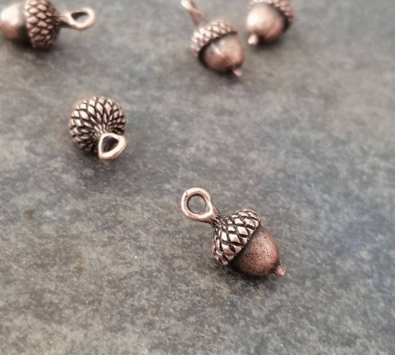 10 Acorn charms antique copper tone CC5