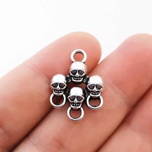 6 Skull Connectors Creepy Grinning Skulls Halloween Connectors Spooky Jewelry Supplies 23x17mm