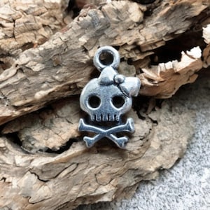 10 Mini Goth Skeleton Skull Charms Punk Girl Skeleton Poison Girl Charms Girly Skull Halloween Charms Jewelry Supplies 16x9mm No Heart Eye