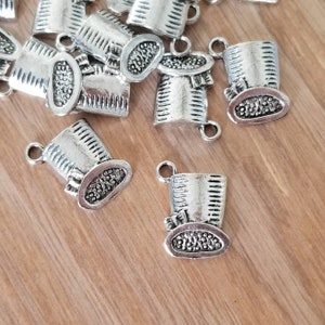 Mad Hatter Charms Top Hat Charms Alice Charms Halloween Charms Hat Jewelry Supplies 20x13mm