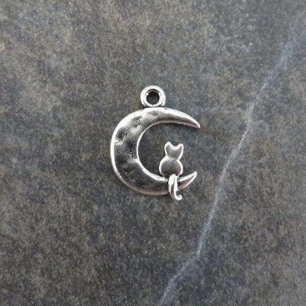 6 Cat on the Moon Charms Hammered Detailed Pendants Silver or Bronze Tone Fall Halloween Jewelry Supplies 23x18mm Please note photos