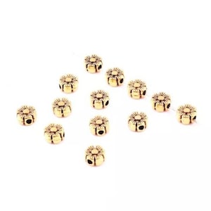 20 Tiny Antique Gold Flower Beads Mini Antique Gold Flower Spacer Beads Tiny Flower Spacers Bracelet Charms Jewelry Supplies 5.5mm