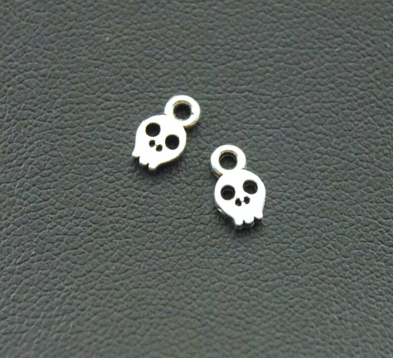 20 MINI SKULL Charms Teeny Tiny Spooky Cute Skull Gothic Halloween Charm Jewelry Findings 8x5mm Extention Extender Chain Drops image 1