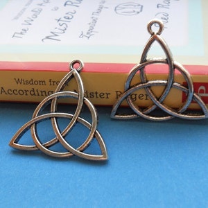 20 Large Triquetra Irish Celtic Knot Trinity Pendants Antique Silver Tone Jewelry Great For Earrings 32x29 mm