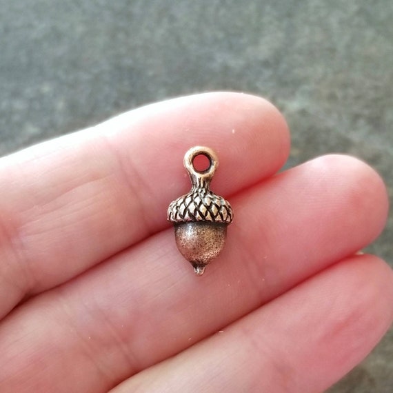 10 Acorn charms antique copper tone CC5