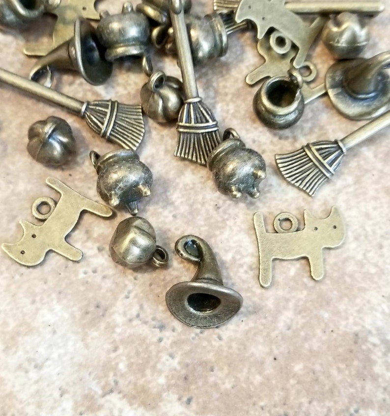 Witch Accessory Kit Charms Bronze Witches Travel Set Hat Broom Etsy.de