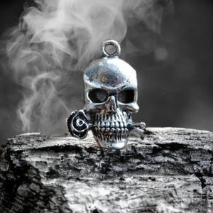 Skull Charms, Skull with Rose in Teeth Charms Goth Charms Silver or Bronze Skulls Halloween Charms Skull Jewelry Supplies 20x18mm