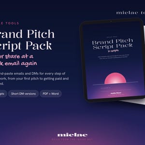 Könnte beinhalten: Ein digitales Produkt namens Brand Pitch Script Pack von Mielae Tools. Die Grafik zeigt ein Tablet mit einem Dokument, das eine rosa Sonnengrafik und den Text 31 scripts enthält, vor einem dunkelblauen Hintergrund mit weißer Schrift.