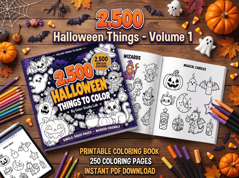 Może przedstawiać: Kolorowanka zatytułowana 2,500 Halloween Things to Color od Color Studio Lab, z ciemnofioletową okładką i białymi rysunkami duch&oacute;w, nietoperzy i dyń. Otwarta książka prezentuje strony z czarno-białymi ilustracjami czarodziej&oacute;w i świec.