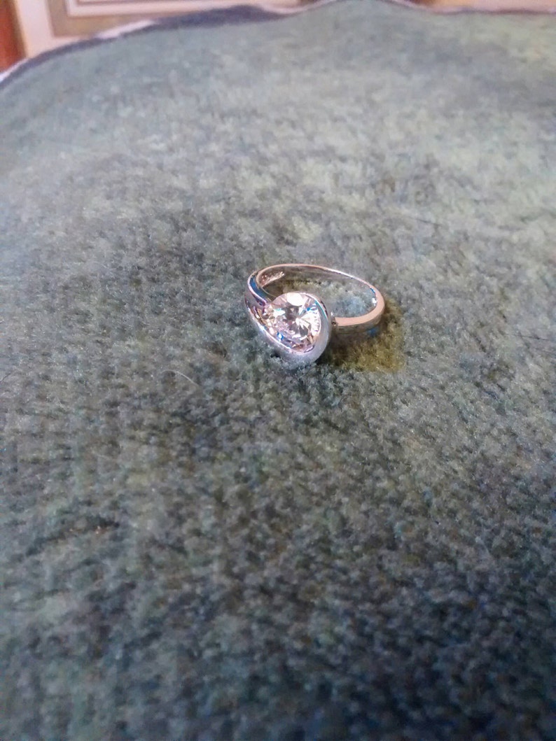 White Gold Plated CZ Swirl Solitaire Ladies Ring Size 8