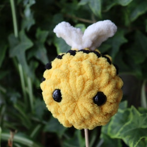 PDF PATTERN Crochet Little Bee image 1