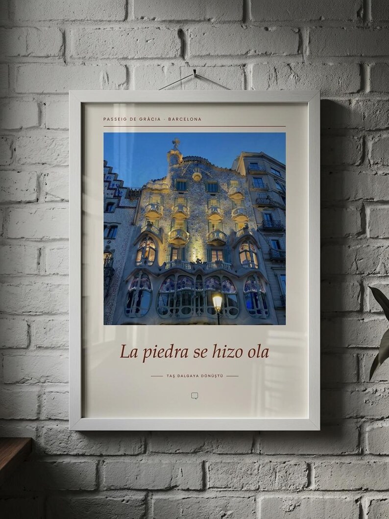 Framed Casa Batlló Photography Print | Barcelona Spain Wall Art | Gaudí Fine Art Poster | Architecture Giclée Print zdjęcie 1