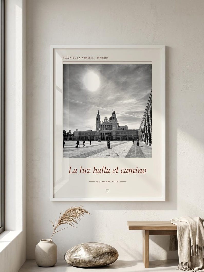 La luz halla el camino | Plaza de la Armería Madrid Fine Art Print | Almudena Cathedral Black and White Photography bild 3