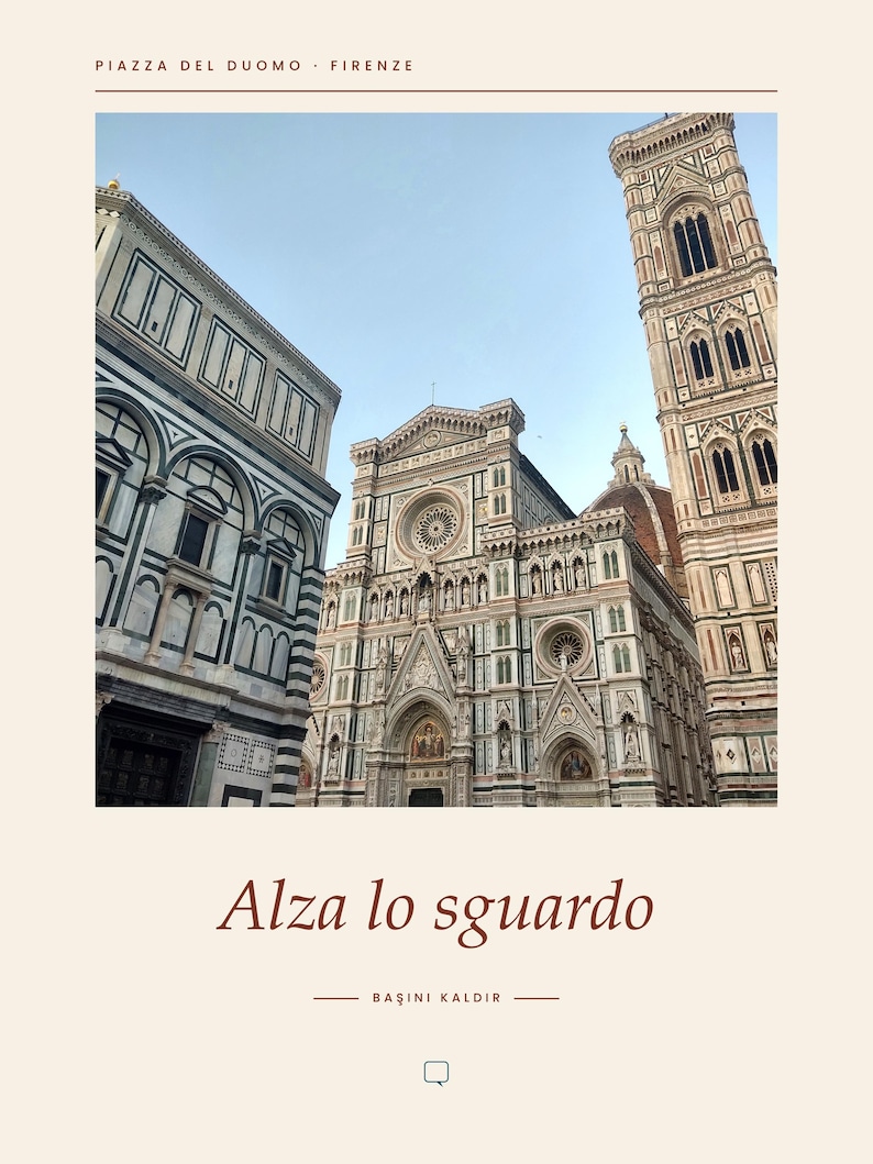 Op de afbeelding: De Piazza del Duomo in Florence toont de kathedraal met een gedetailleerde gevel van wit, groen en roze marmer, een hoge klokkentoren en een koepel. Bovenaan staat PIAZZA DEL DUOMO FIRENZE, onderaan staat Alza lo sguardo BAŞINI KALDIR.