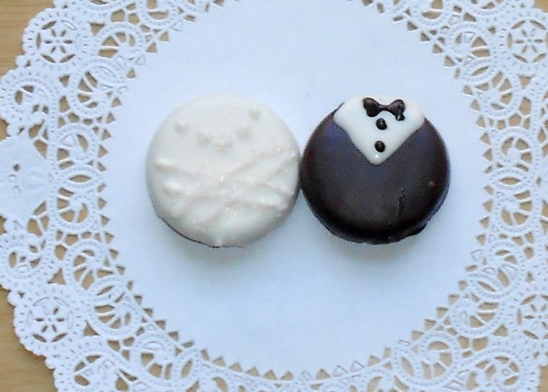Sandwich Cookie Bride and Groom Chocolate Favors image 5