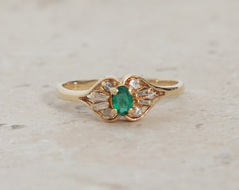 Vintage 14K Gold baguette diamond oval Emerald ring