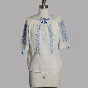 70s Hungarian top | Vintage 1970s Hungarian hand embroidered cotton gauze peasant blouse