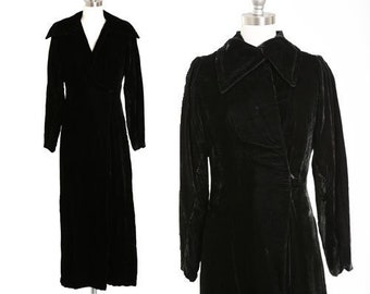 Vintage 40s black velvet pointed collar coat