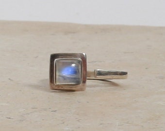 Modernist moonstone ring | Vintage Sterling Silver square Moonstone ring