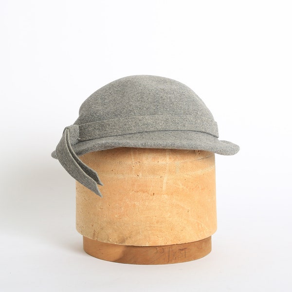 Vintage 40s gray wool felt hat | 1940s fashion hat