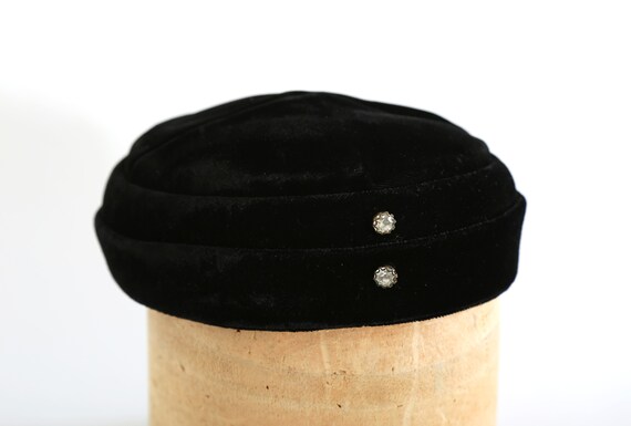 Vintage 50s black velvet rhinestone Beret hat - image 2