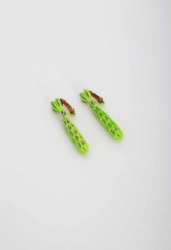 Vintage 1960s neon green dangle clip on earrings
