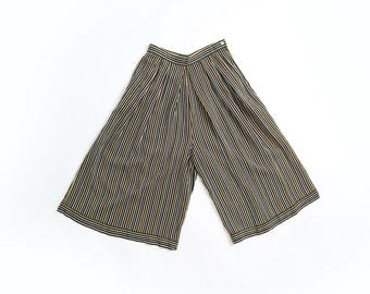 70er Jahre Seide gestreifte Gauchos | Vintage 1970er bis 1940er Hosenrock | Beschnittene Freizeithose