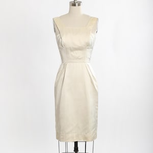 Lilli Ann-klänning från 50-talet | Vintage Lilli Ann-klänning i elfenbensfärgad siden-satin från 1950-talet