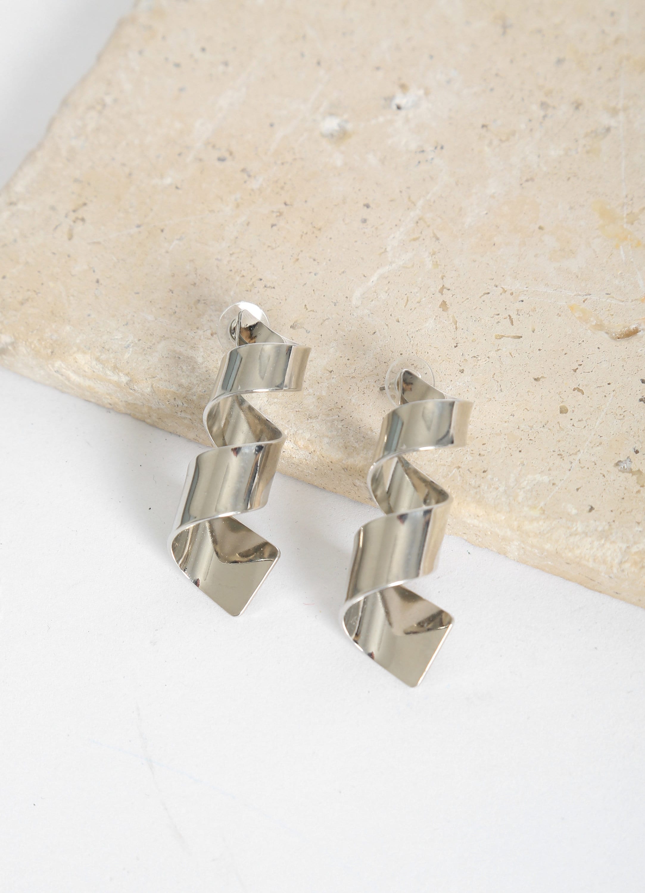 Vintage 1990s silver tone twisted earrings