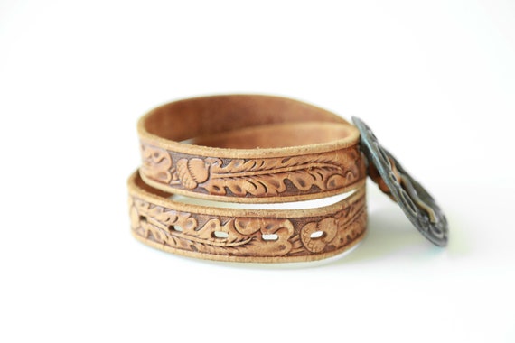 Tooled leather belt | Vintage 70s brass buckle le… - image 2