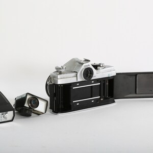 Vintage Minolta SR 1 camera with 55mm lens light meter & flash image 8