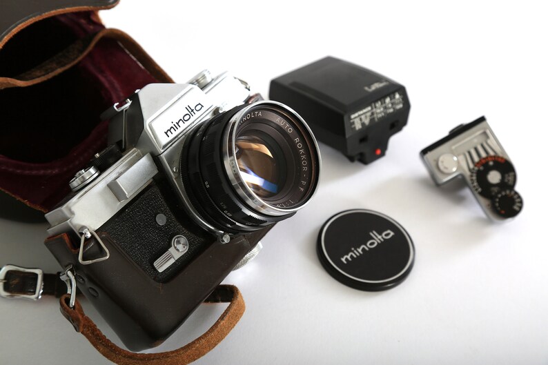 Vintage Minolta SR 1 camera with 55mm lens light meter & flash image 5