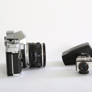 Vintage Minolta SR 1 camera with 55mm lens light meter & flash image 6
