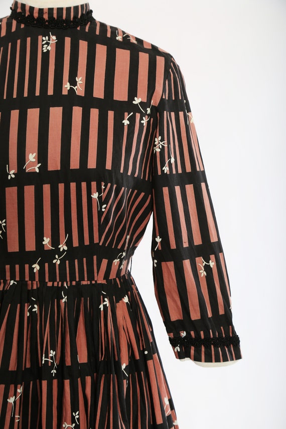 Vintage 50s Victorian striped cotton floral dress - image 4