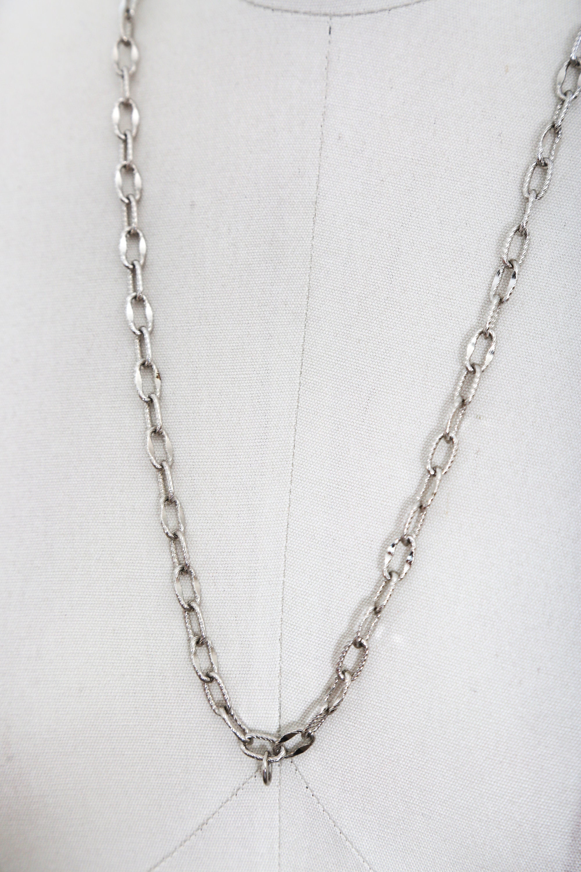 ◆VINTAGE HOLLYWOOD◆ Vintage Antique Chain Necklace VH2411N 1974 Avon Mayan Pendant Necklace – Retro Kandy Vintage