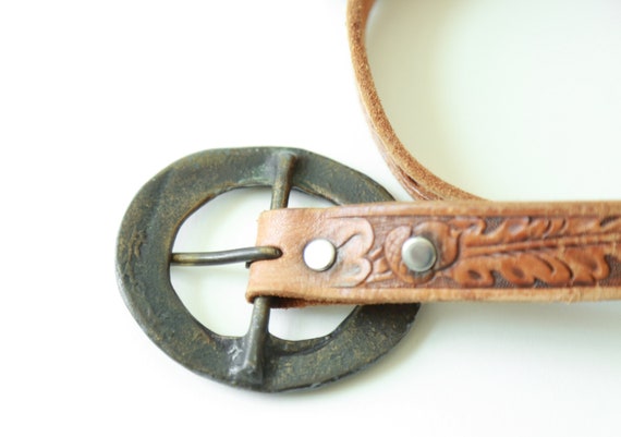 Tooled leather belt | Vintage 70s brass buckle le… - image 3