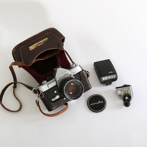Vintage Minolta SR 1 camera with 55mm lens light meter & flash image 3
